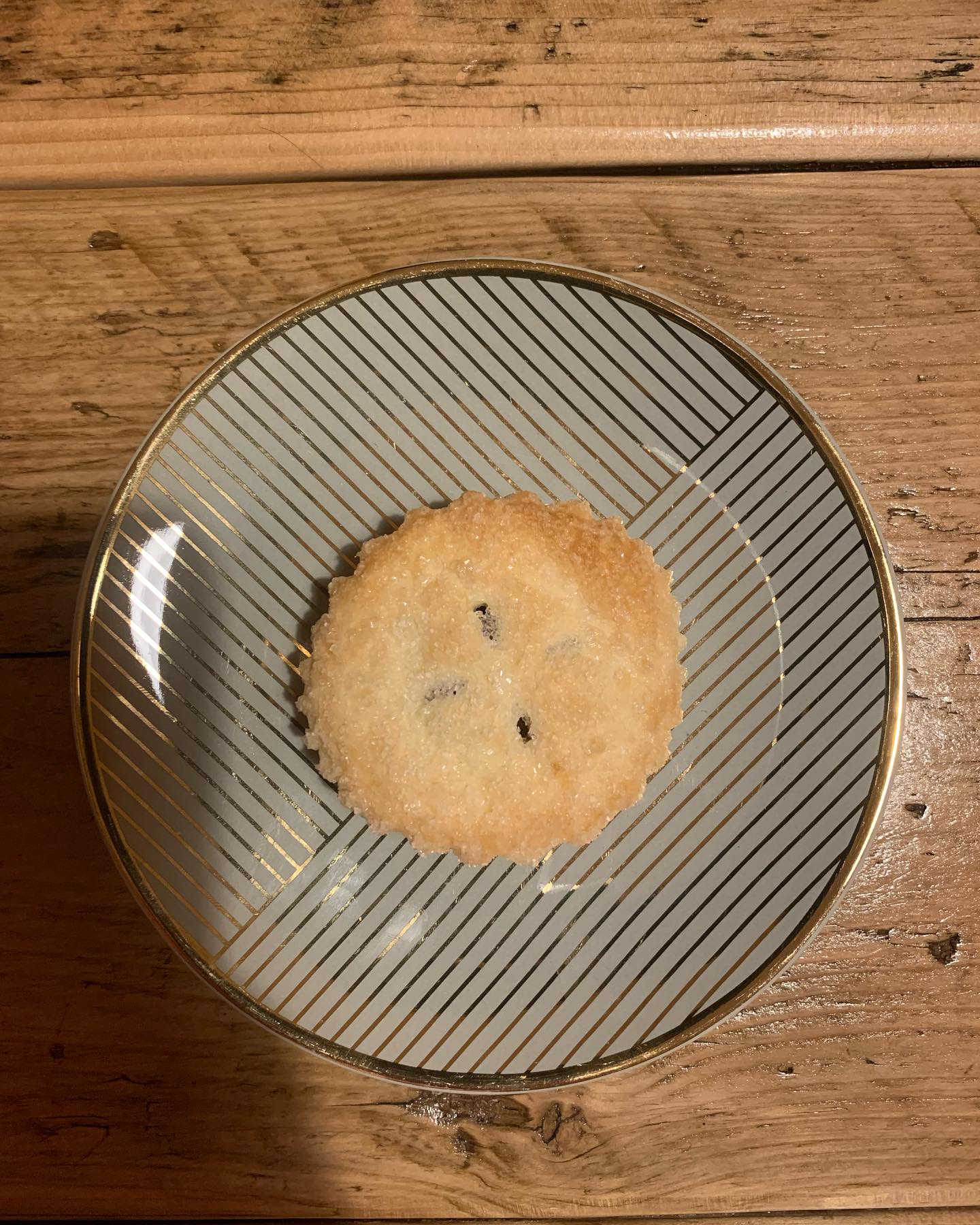 Today is #nationalpastryday and what better way to celebrate than with a mince pie 🥧 

Did you know you can draw reiki symbols over food to infuse it with positive and healing vibes? The good intention clears any negative energy and raises the food’s vibrational frequency, supporting nourishment for the body and spirit. ✨ 

I have been doing this with my tea in the morning, taking a moment to be mindful and set intentions for the day. Energy healing doesn’t have to be an hour long ceremony every time. Just two minutes a day works wonders 🙏 #reikihealing #mindfulmoments